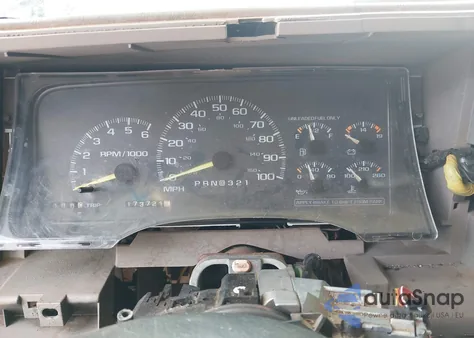 1998 Chevrolet C1500 Fleetside z USA, uszkodzony, nr VIN 2GCEC19MXW1121737